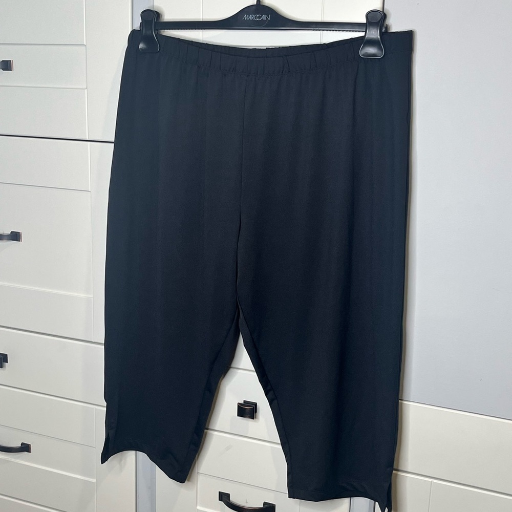 Classic Edition. Women’s tights. Capri. Shiny. Elastic waist. XL. Stretchy.